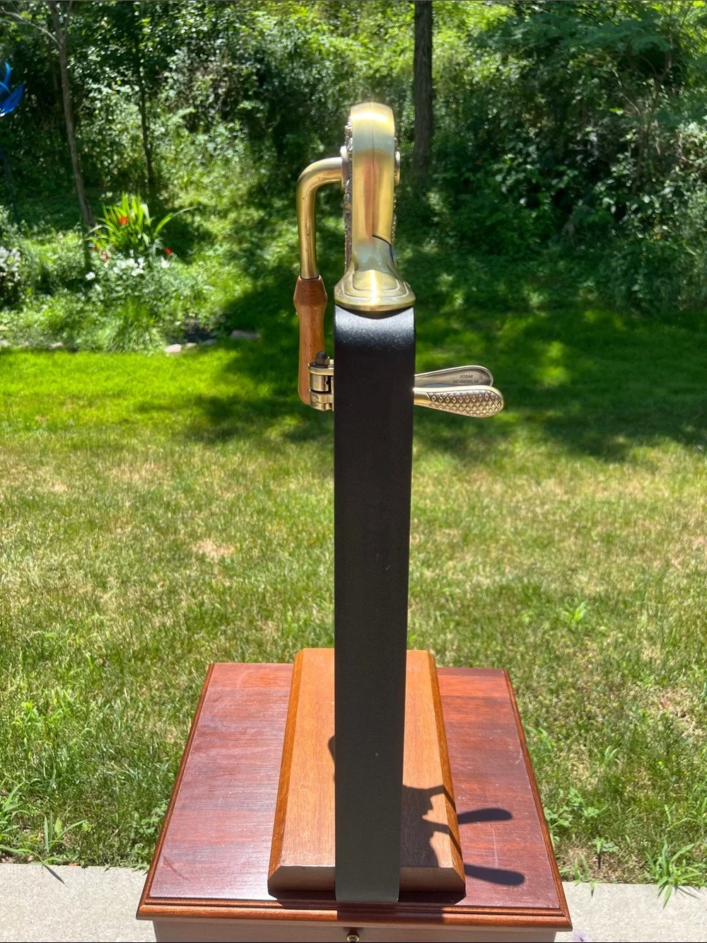 Rogar Estate Brass Porch Patio Table Top Wine Bottle Opener Vice Grip with Stand